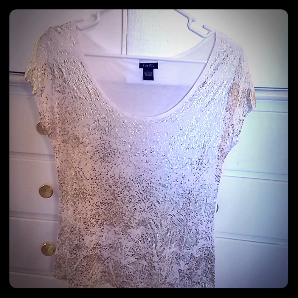 Rue 21 White tee shirt with gold on front so awesome on just so pretty!